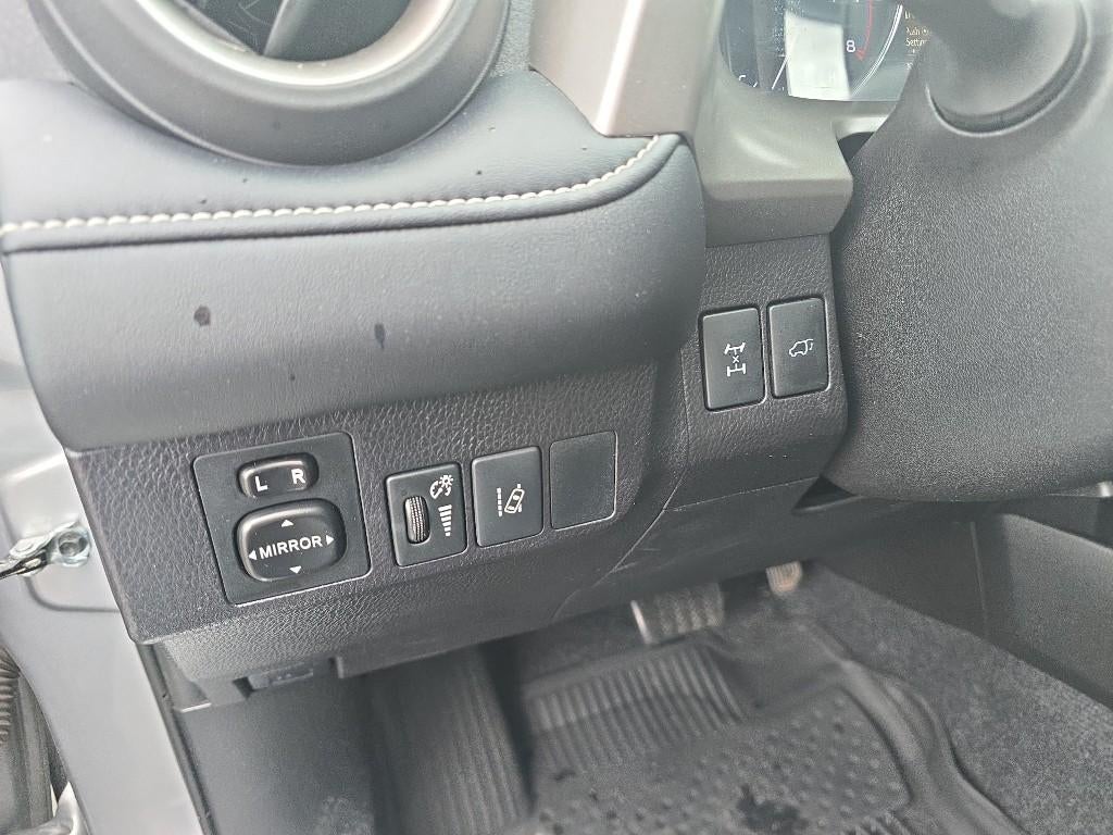 2016 Toyota RAV4 AWD 4dr Limited (GS)