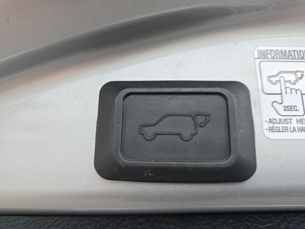 2016 Toyota RAV4 AWD 4dr Limited (GS)