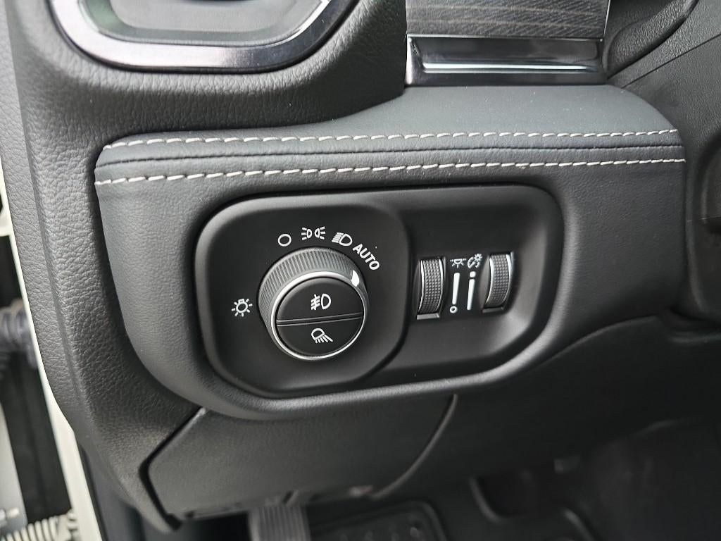 2022 RAM 3500 Limited Crew Cab 4x4 8' Box